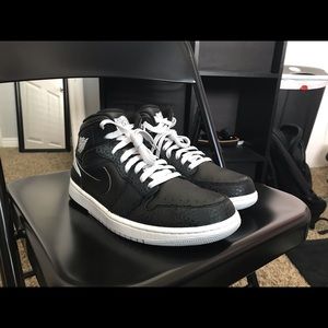 Air Jordan 1 Retro 86 ‘Pure Platinum’